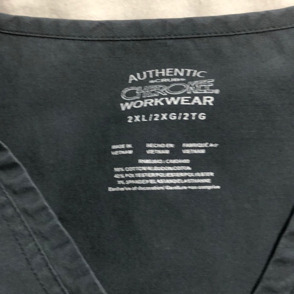 Scrub top - Picture 2 of 3